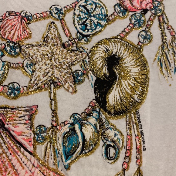 Women’s Maui t-shirt, says one size but seems like a large - Picture 3 of 3